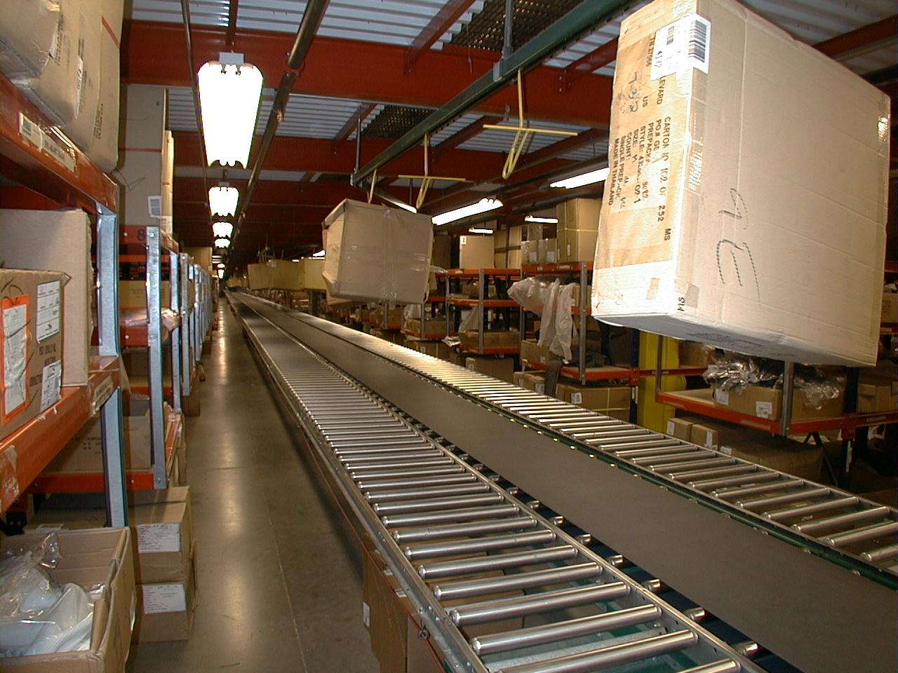The conveyor carries cartons to sortation.